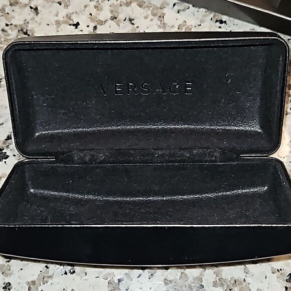 VERSACE HARD CASE EYE GLASS  HOLDER BLACK - Picture 4 of 4